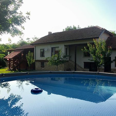 Krai Potoka Hotel Krushuna Ngoại thất bức ảnh