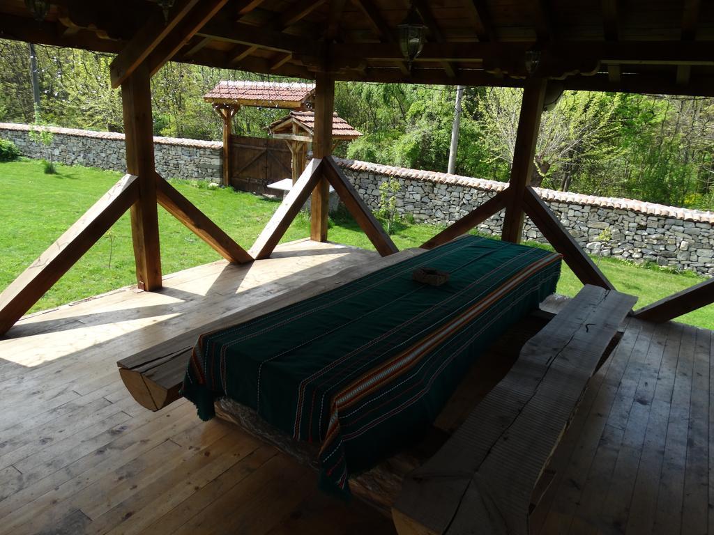 Krai Potoka Hotel Krushuna Ngoại thất bức ảnh