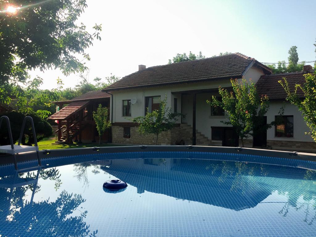 Krai Potoka Hotel Krushuna Ngoại thất bức ảnh