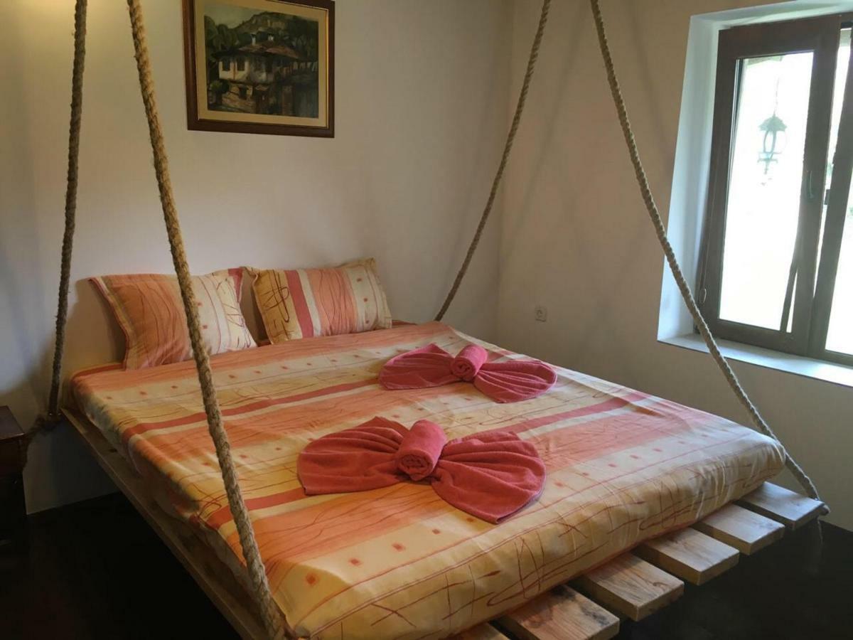 Krai Potoka Hotel Krushuna Ngoại thất bức ảnh